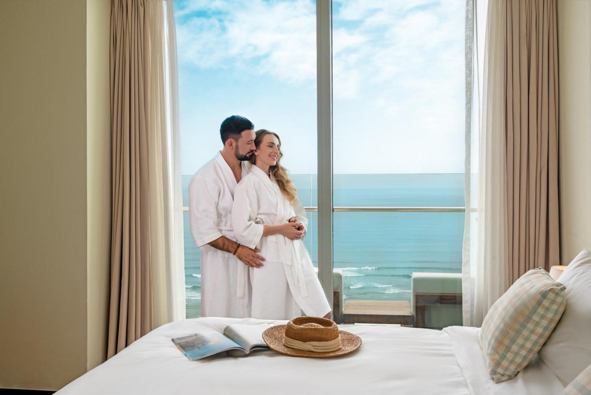 A La Carte Da Nang Beach Exterior photo