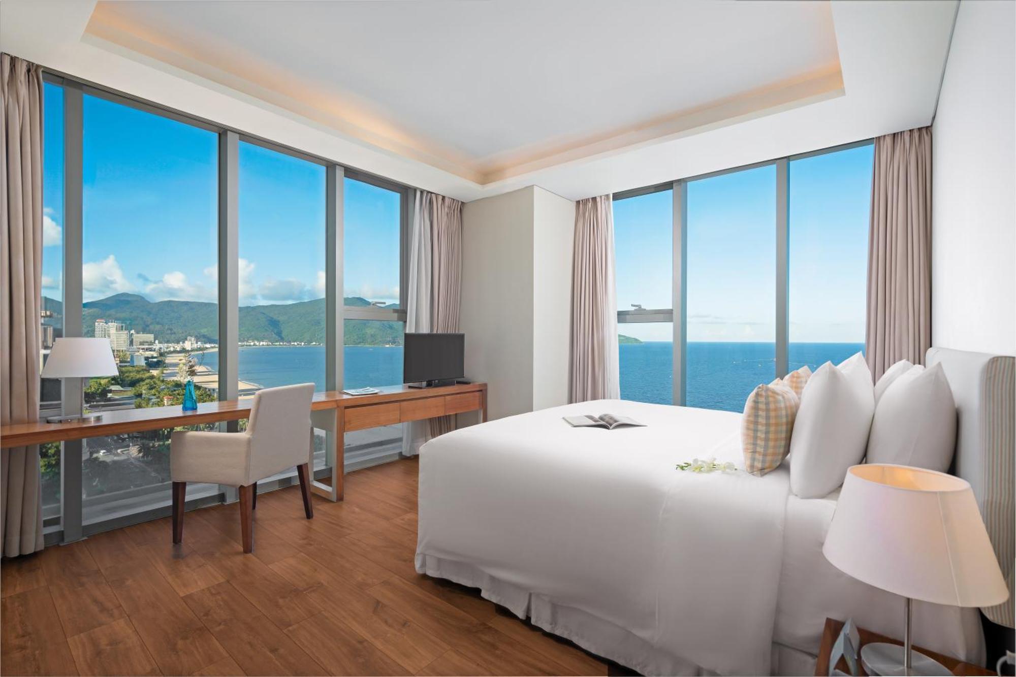 A La Carte Da Nang Beach Exterior photo